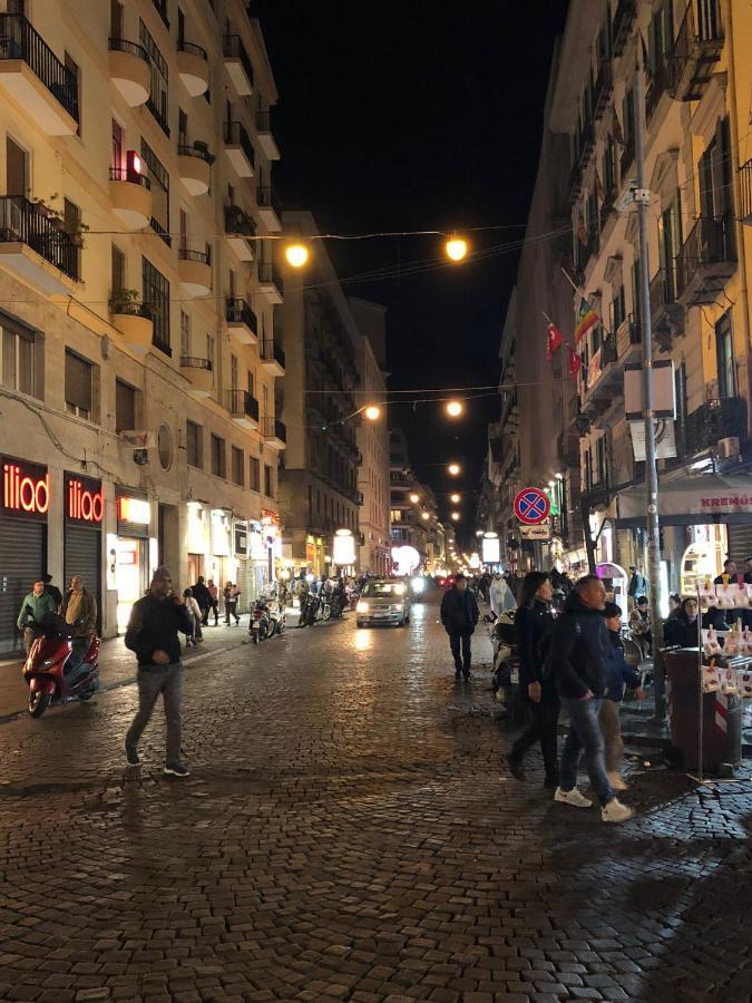 ナポリPiazza Carita' Centro Storicoアパートメント エクステリア 写真