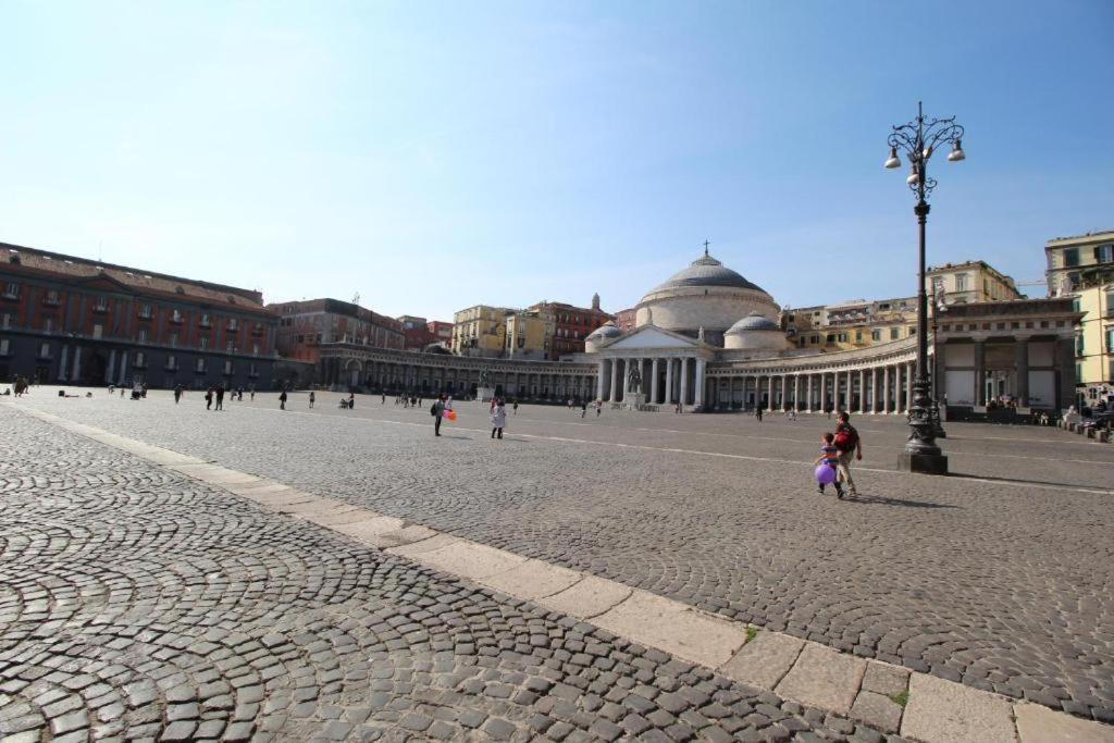 ナポリPiazza Carita' Centro Storicoアパートメント エクステリア 写真