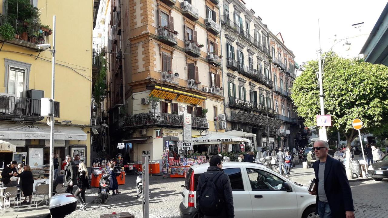 ナポリPiazza Carita' Centro Storicoアパートメント エクステリア 写真