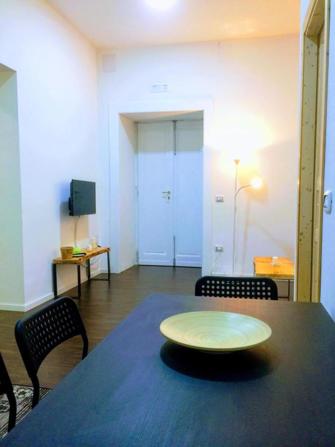 ナポリPiazza Carita' Centro Storicoアパートメント エクステリア 写真